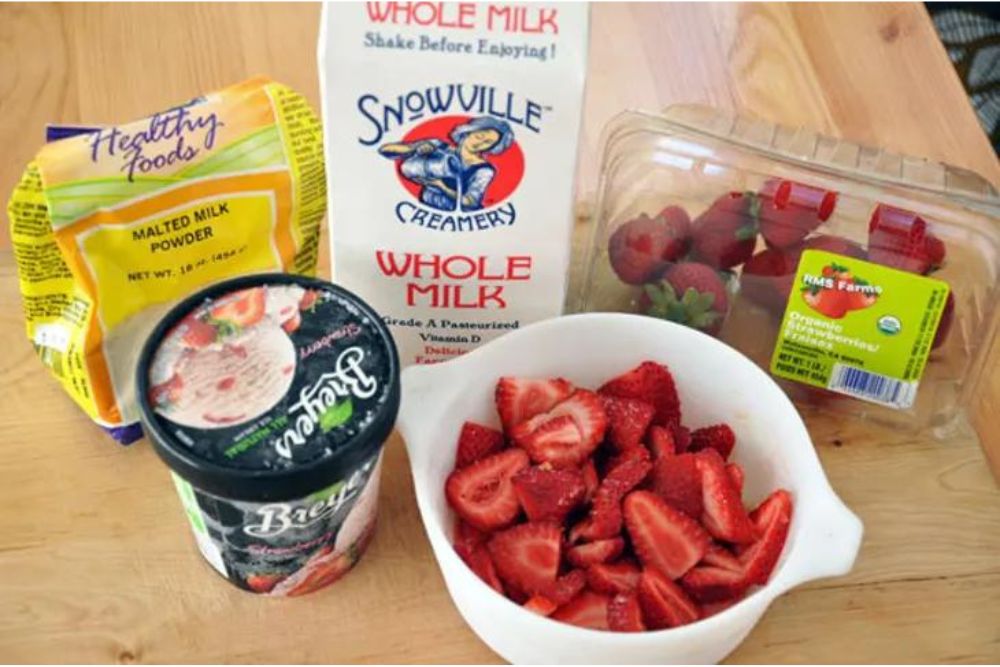 Strawberry milkshake ingredients